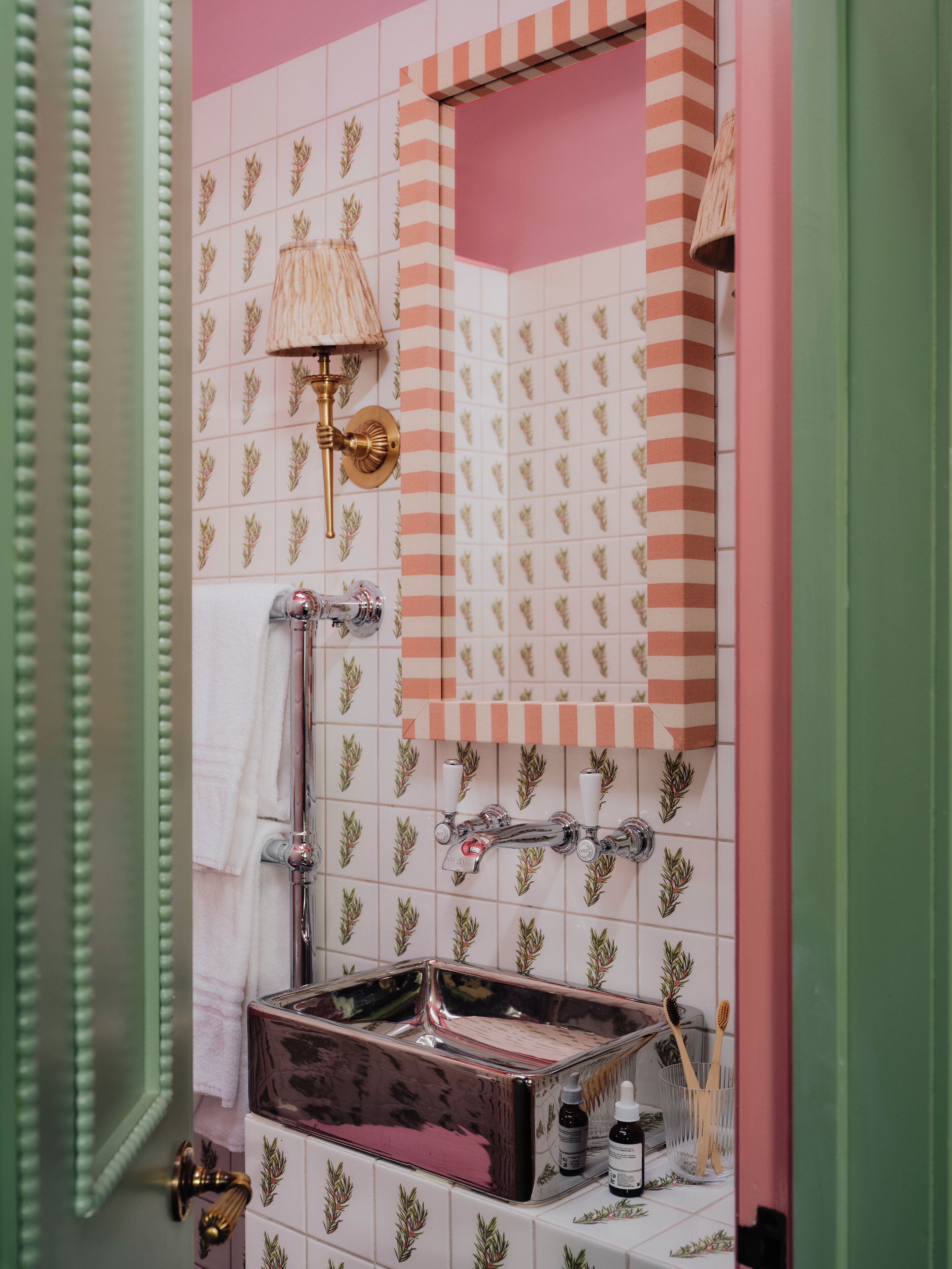 Luxury-Suite | Badezimmer | Dusche, kostenlose Toilettenartikel, Haartrockner, Seife