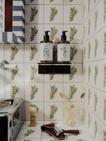 Ducha, artículos de tocador gratuitos, secador de pelo, jabón