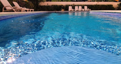 Beach Apartment With Pool - Costambar