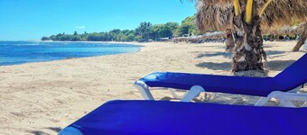 Beach Apartment With Pool - Costambar