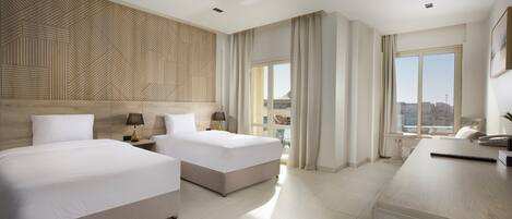 Deluxe Studio, Balcony | Desk, free WiFi, bed sheets