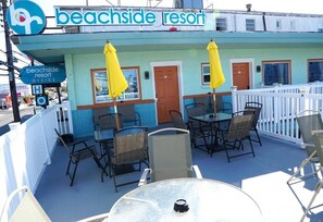 Outdoor dining - Cozy 1-bedroom apartment in lovely Wildwood with WiFi unit 6 (Wildwood)
