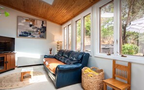 Smart-TV, peis og bøker