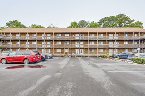 Exterior - Walk to Beach + Restaurants: Ocean City Getaway (Ocean City)