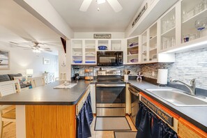 Fridge, microwave, stovetop, dishwasher