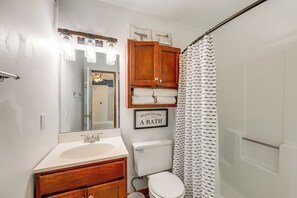 Bathroom - Walk to Beach + Restaurants: Ocean City Getaway (Ocean City)