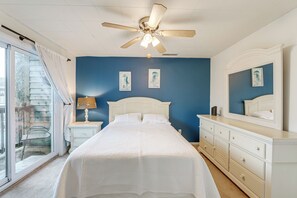 2 bedrooms, iron/ironing board, Internet - Walk to Beach + Restaurants: Ocean City Getaway (Ocean City)