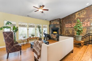 Interior - Truckee River Retreat (verdi)
