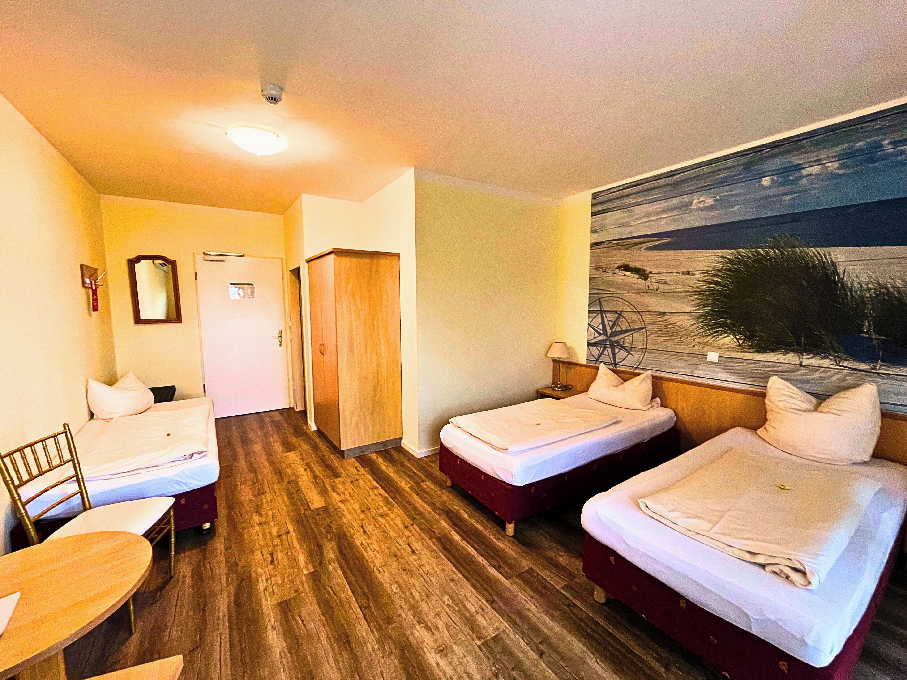 Tremannsrom – classic, ikke-røyk, privat bad | Skrivebord, skrivebord for bærbar PC, lydisolert og strykejern/-brett