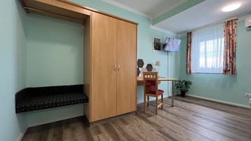 Einzelzimmer, Nichtraucher, eigenes Bad | Schreibtisch, laptopgeeigneter Arbeitsplatz, schallisolierte Zimmer