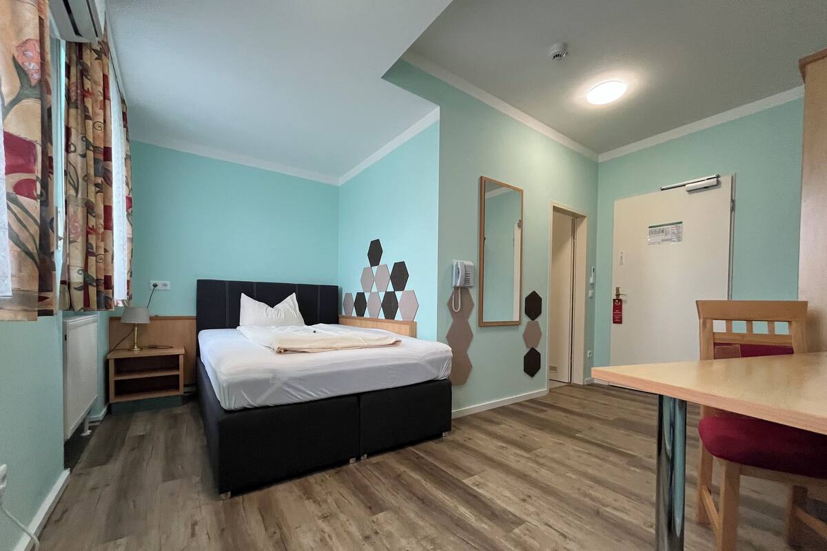 Single Room, Non Smoking, Private Bathroom