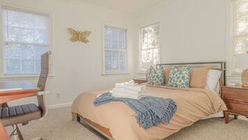 2 bedrooms, iron/ironing board, free WiFi, bed sheets