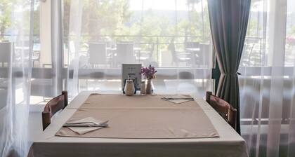 Hotel Issa - Double Room Park View 37