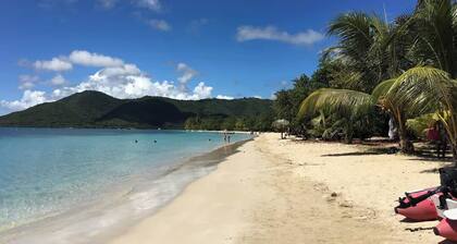 Villa with sea view in the heart of Sainte-Anne