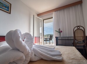 1 slaapkamer, een strijkplank/strijkijzer, internet, beddengoed