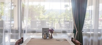 Hotel Issa - Double Room Park View 9