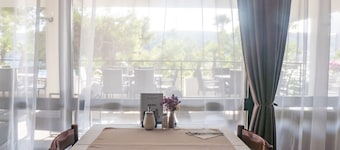 Hotel Issa - Double Room Park View 14