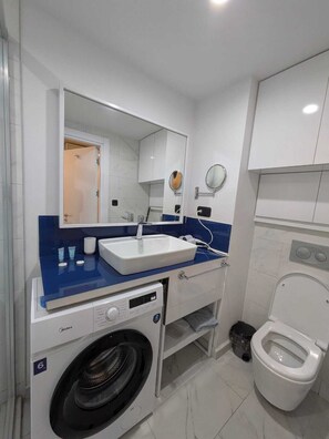 Hårtørrer, håndklæder, Sæbe, Toiletpapir