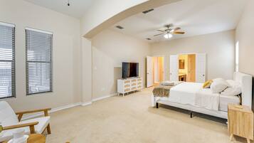 5 bedrooms, desk, iron/ironing board, internet
