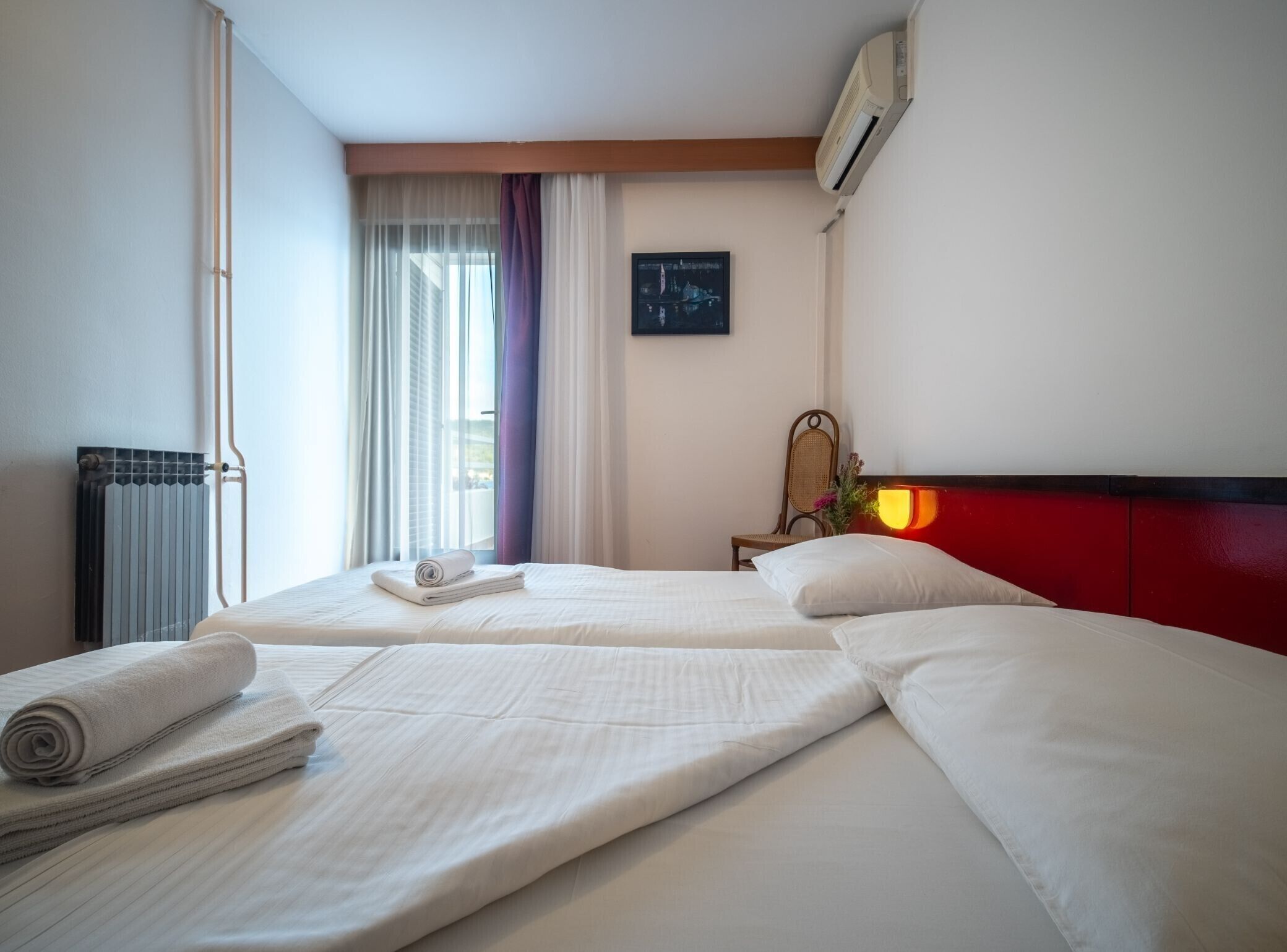 1 slaapkamer, een strijkplank/strijkijzer, wifi, beddengoed
