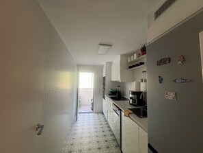 Mikrovågsugn, ugn, spishäll och diskmaskin