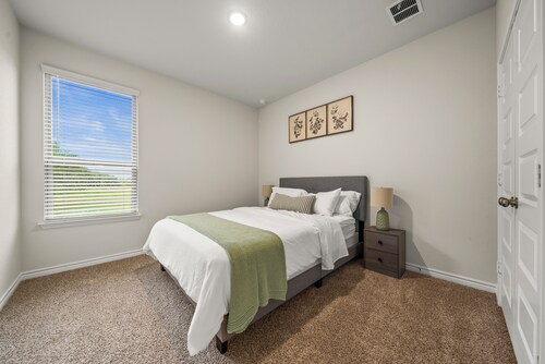 Luxurious 4 Bed Duplex Getaway!