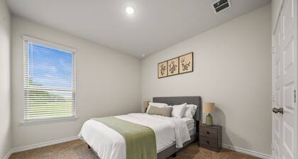 Luxurious 4 Bed Duplex Getaway!