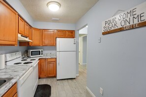 Fridge, microwave, stovetop, dishwasher
