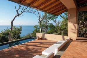 Terrace/patio - Monte LaLaLa - Eco-Lodge à Mermejita - Vue imprenable depuis la piscine! (Oax.)