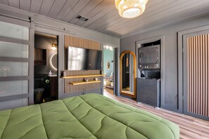 1 sovrum, skrivbord, strykjärn/strykbräda och internet