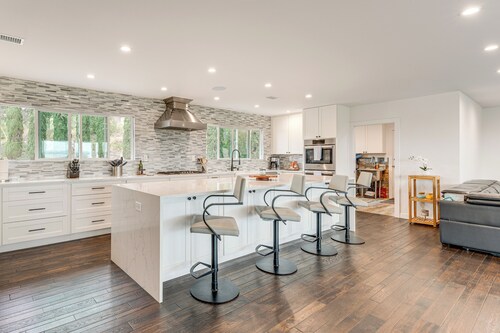 2 Mi to Lake Poway: Mtn-View Escape w/ Patio!