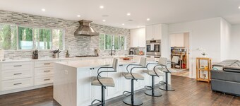 2 Mi to Lake Poway: Mtn-View Escape w/ Patio!