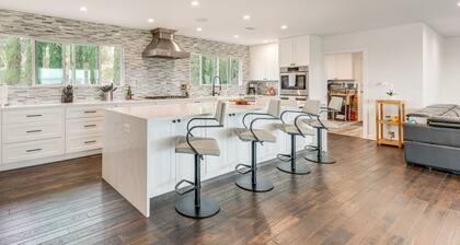 2 Mi to Lake Poway: Mtn-View Escape w/ Patio!