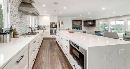 2 Mi to Lake Poway: Mtn-View Escape w/ Patio!