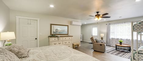 3 bedrooms, travel crib, bed sheets