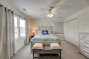 4 slaapkamers, een strijkplank/strijkijzer, internet, beddengoed