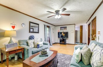 Stone Mountain Vacation Rental | 4BR | 2.5BA | 2,850 Sq Ft | Stairs Required