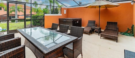 Outdoor dining