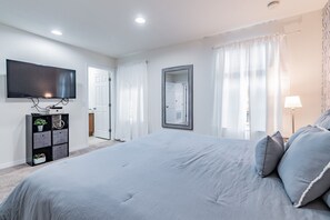 4 habitaciones, tabla de planchar con plancha, internet y ropa de cama