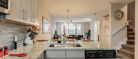 Refrigerador, microondas, horno, lavavajillas