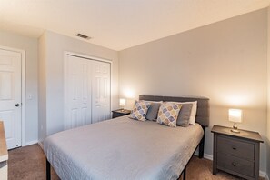 4 bedrooms, iron/ironing board, WiFi, bed sheets
