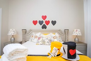 5 bedrooms, iron/ironing board, WiFi, bed sheets