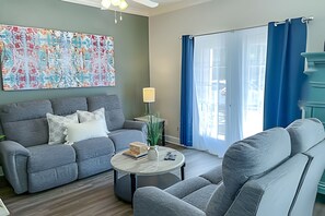 TV - Townhome 4BR near Disney w/ Resort & Bakery (Kissimmee)