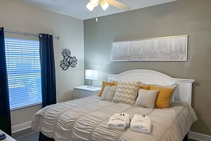 4 bedrooms, iron/ironing board, travel crib, internet - Townhome 4BR near Disney w/ Resort & Bakery (Kissimmee)