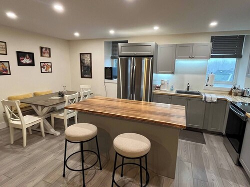 The “Old School” • Historic Town • Free Parking