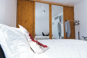 2 chambres, bureau, fer et planche à repasser, Wi-Fi gratuit
