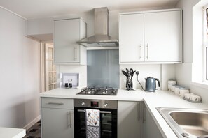 Mikrowelle, Ofen, Geschirrspüler