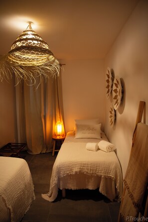 3 bedrooms, iron/ironing board, travel crib, free WiFi