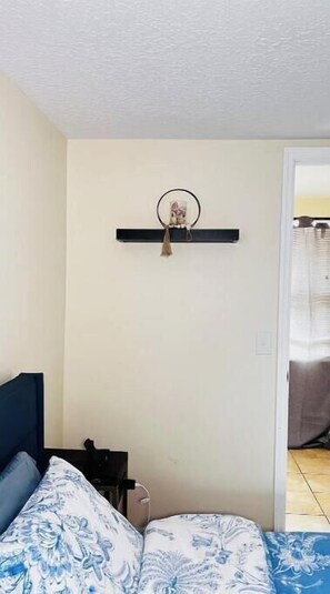 1 slaapkamer, een strijkplank/strijkijzer, wifi, beddengoed