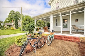 Exterior - East River Views - Renovated 1905 house- 3 Bedrooms, 3.5 baths (Foster)